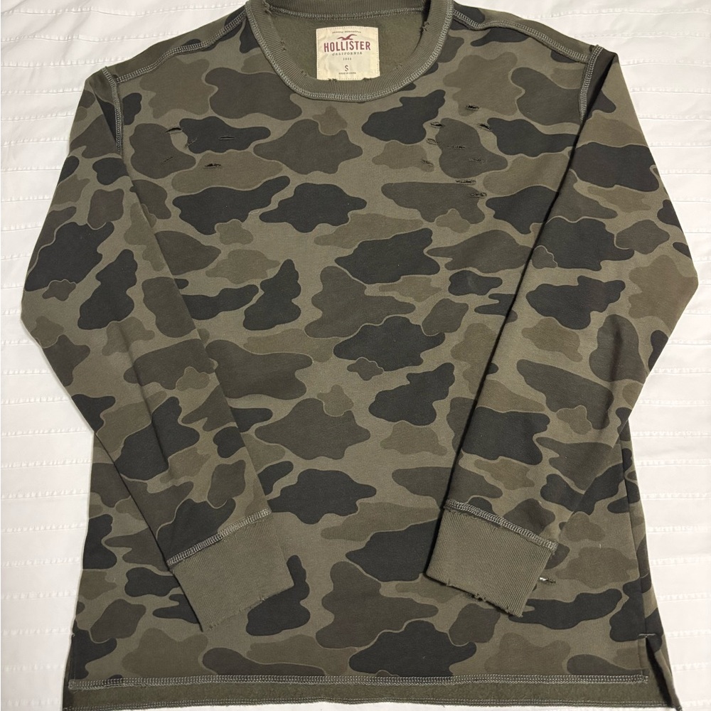Hollister Men's Green Camouflage Crewneck